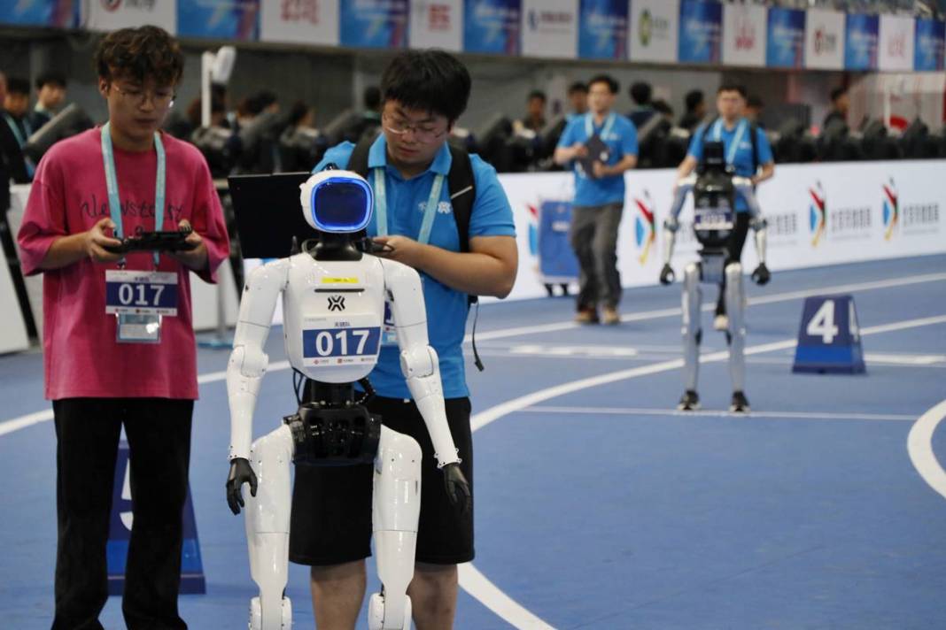 İnsansı robot TienKung, Usain Bolt'un 100 metre rekorunu tarihe gömdü 16